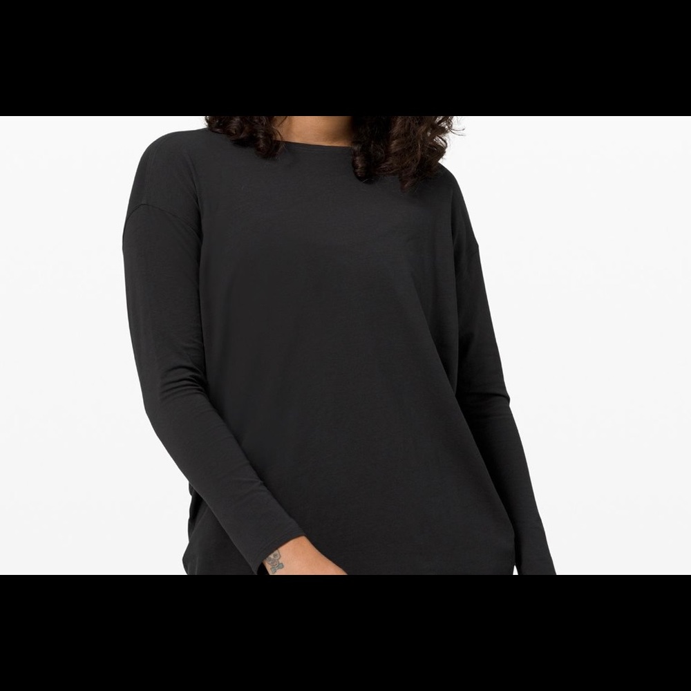 LULULEMON ATHLETICA NAVY BLUE BACK IN ACTION TOP. SIZE 10